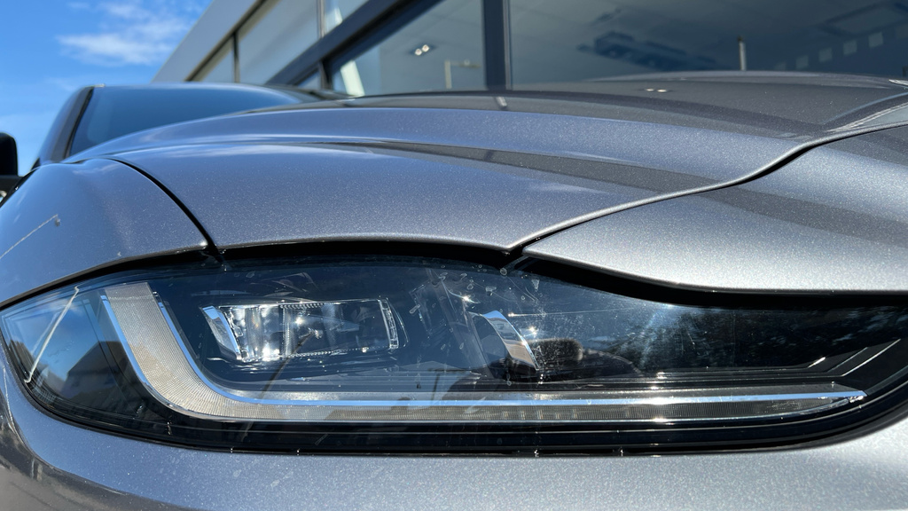 Jaguar XE R-dynamic S Blue #36