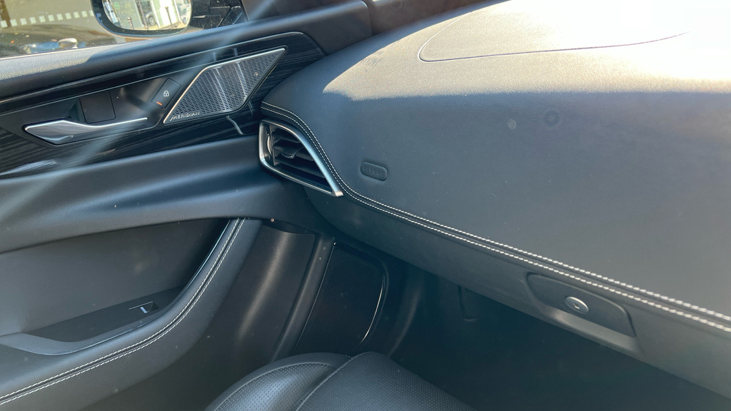 Jaguar XE R-dynamic S Blue #46