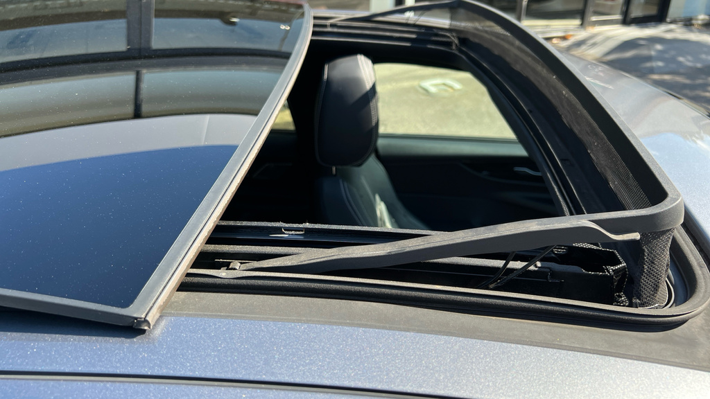 Jaguar XE R-dynamic S Blue #4
