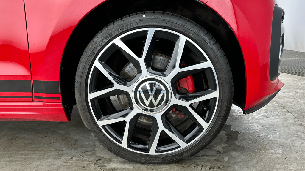 Volkswagen Up 1.0 Tsi 115 Gti Beats Sound Cruise Park Pack Black #28