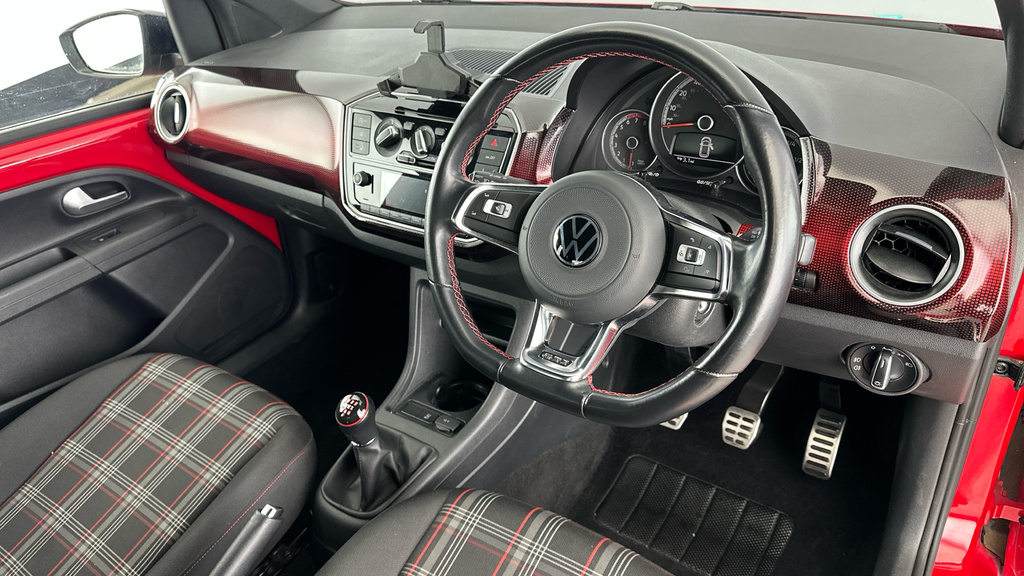 Volkswagen Up 1.0 Tsi 115 Gti Beats Sound Cruise Park Pack Black #9