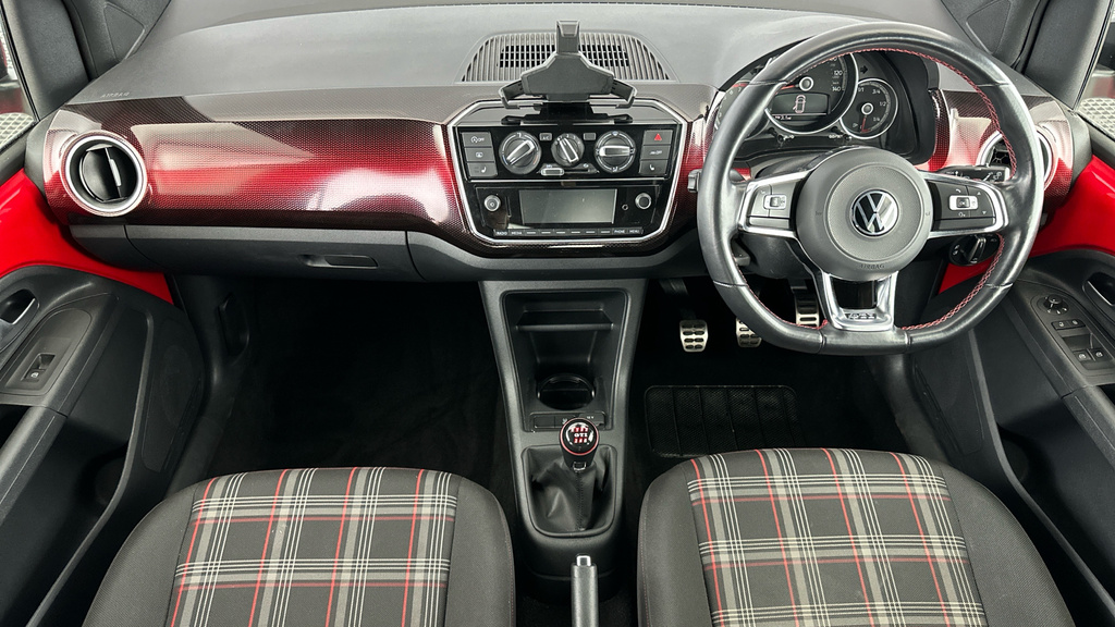 Volkswagen Up 1.0 Tsi 115 Gti Beats Sound Cruise Park Pack Black #13