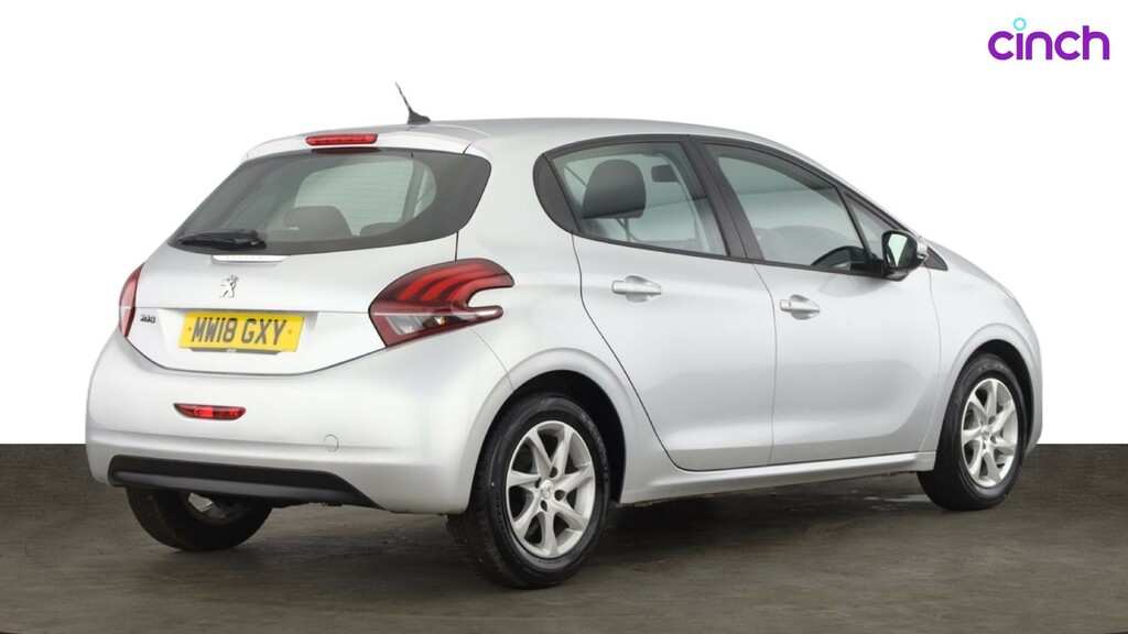 Peugeot 208 1.2L Signature White #3