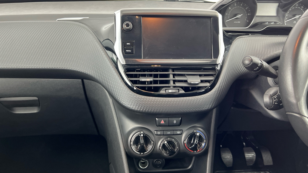Peugeot 208 1.2L Signature White #19
