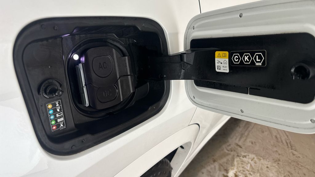 BMW iX1 30 66.5Kwh M Sport Xdrive 11Kw Charger #24