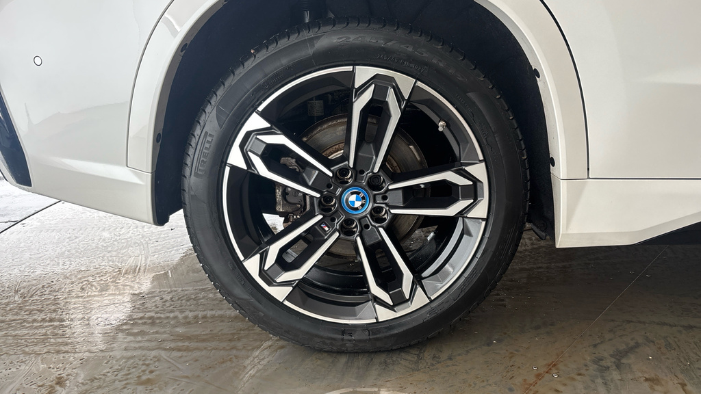 BMW iX1 30 66.5Kwh M Sport Xdrive 11Kw Charger #22