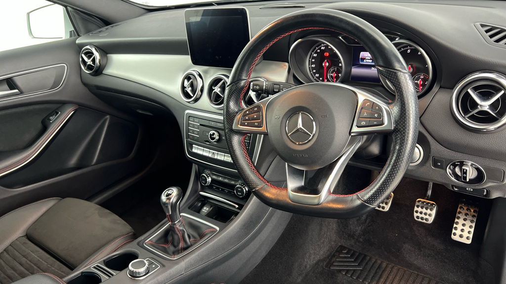 Mercedes-Benz GLA Class 1.6 Gla180 Urban Edition Suv 7G-dct Eur Grey #9