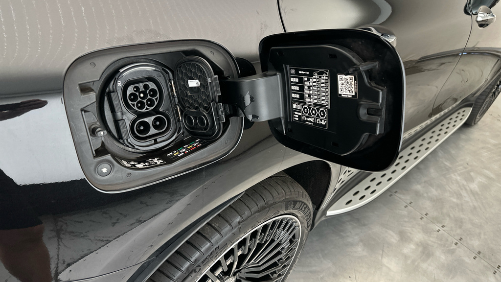 Mercedes-Benz EQC Eqc 400 300Kw Amg Line Premium Plus 80Kwh Black #27