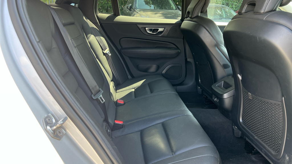 Volvo V60 Volvo Sportswagon 2.0 T5 Momentum Pro Grey #24