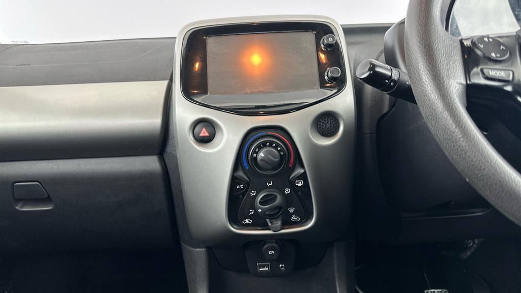 Peugeot 108 2017 1.0 Allure Hatchback 2 Tronic Euro White #14