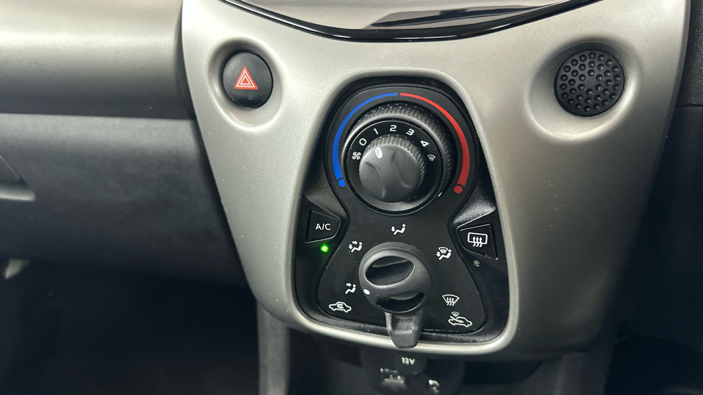 Peugeot 108 2017 1.0 Allure Hatchback 2 Tronic Euro White #17
