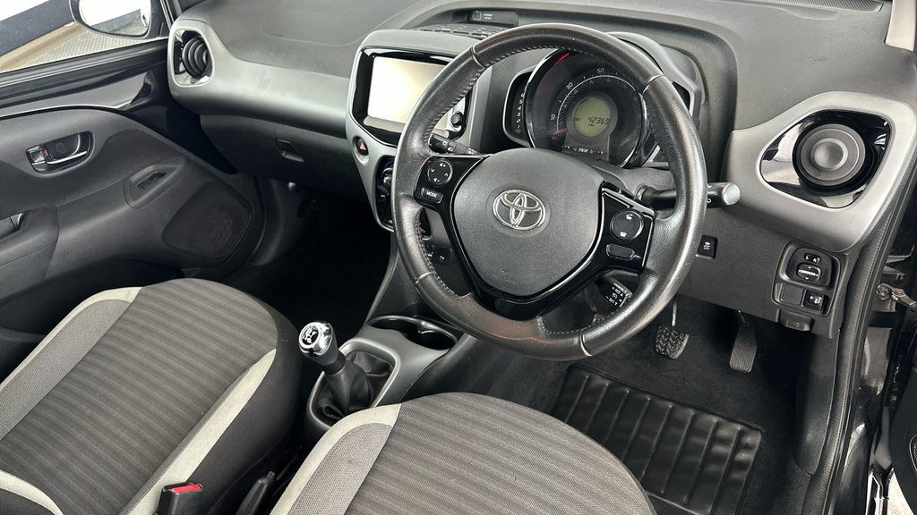 Toyota Aygo X 1.0 Vvt-i X-trend Euro 6 Silver #9