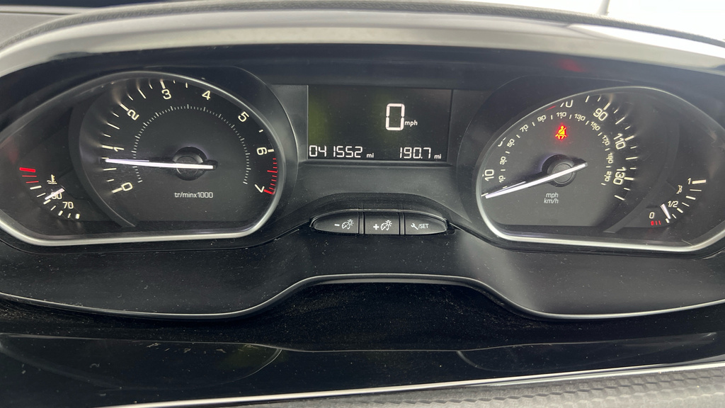 Peugeot 208 1.2 Ss Signature 82 Bhp White #21