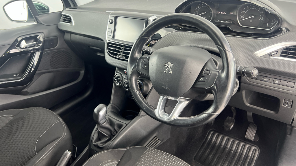 Peugeot 208 1.2 Ss Signature 82 Bhp White #9