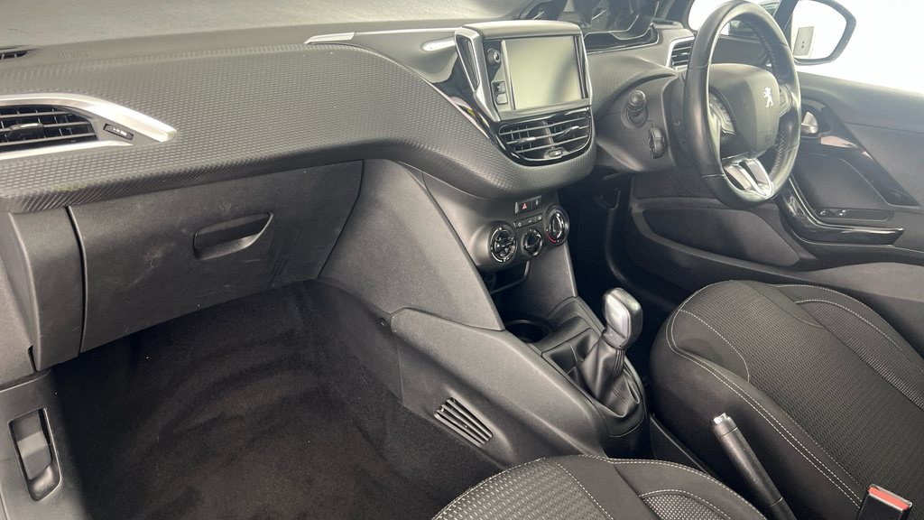 Peugeot 208 1.2 Ss Signature 82 Bhp White #10