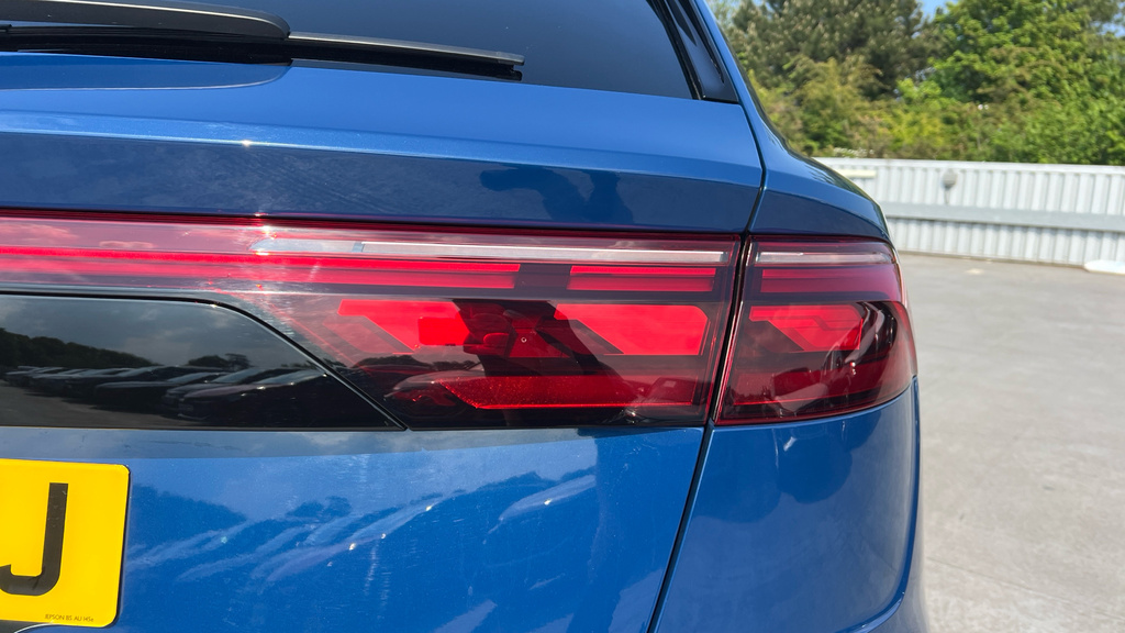 Audi Q8 S Line Black #41