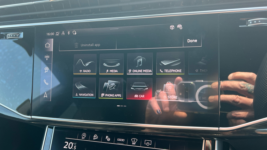 Audi Q8 S Line Black #44