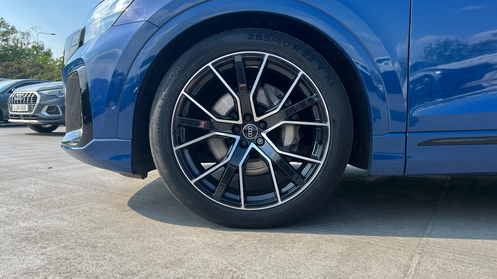 Audi Q8 S Line Black #23