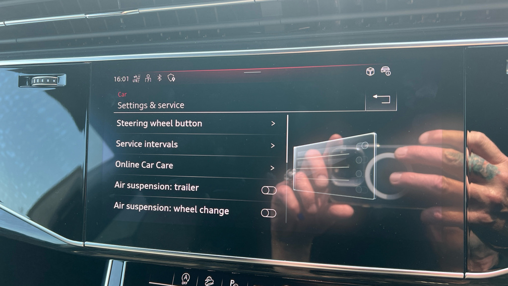 Audi Q8 S Line Black #26