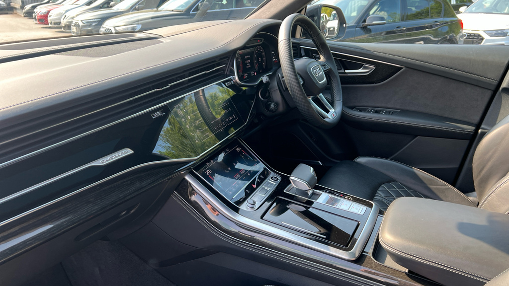 Audi Q8 S Line Black #10