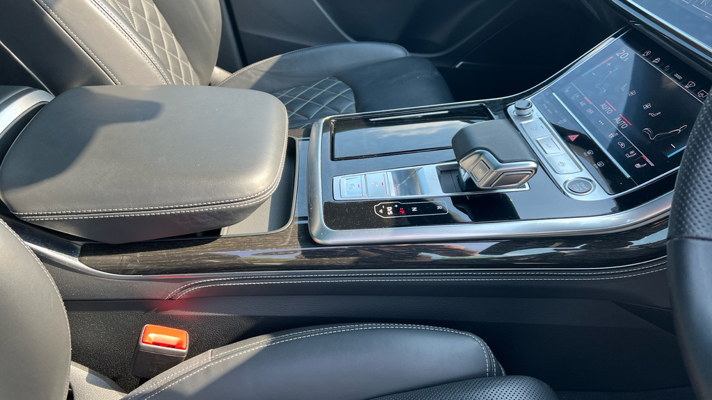 Audi Q8 S Line Black #35