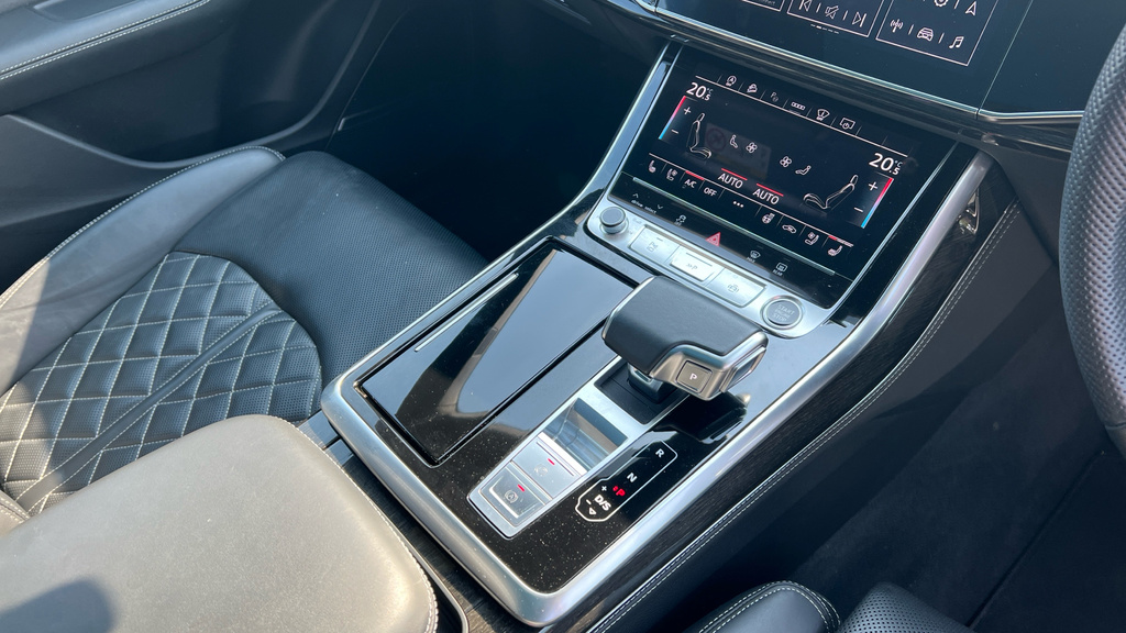 Audi Q8 S Line Black #30