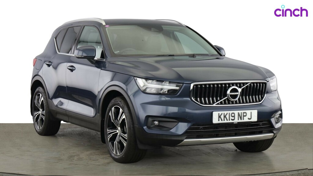 Volvo XC40 2.0 T4 Momentum Pro Awd Geartronic - Suv 5 Sea White #1