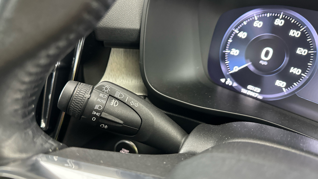 Volvo XC40 2.0 T4 Momentum Pro Awd Geartronic - Suv 5 Sea White #11