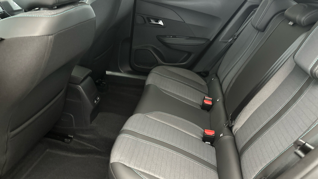 Peugeot e-2008 50Kwh Gt Suv 7Kw Charger 136 #20