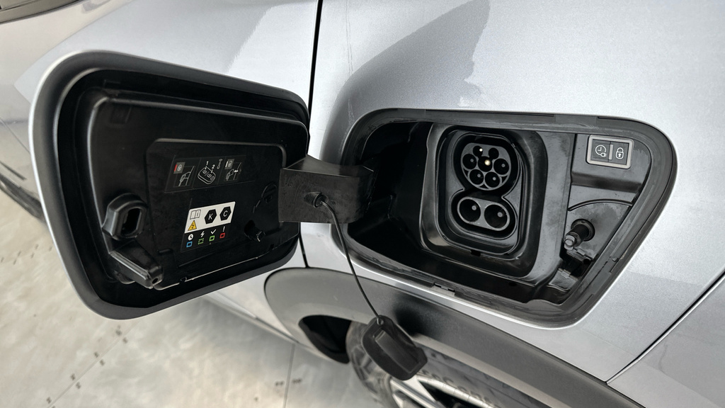 Peugeot e-2008 50Kwh Gt Suv 7Kw Charger 136 Grey #26