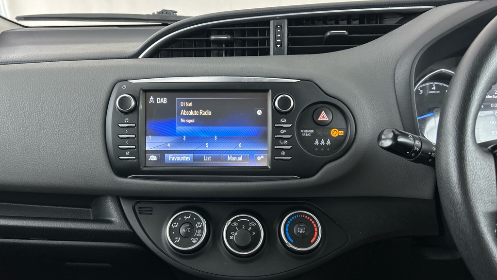 Toyota Yaris 1.5 Vvt-i Icon Euro 6 Black #12