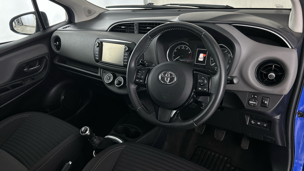 Toyota Yaris 1.5 Vvt-i Icon Euro 6 Black #9