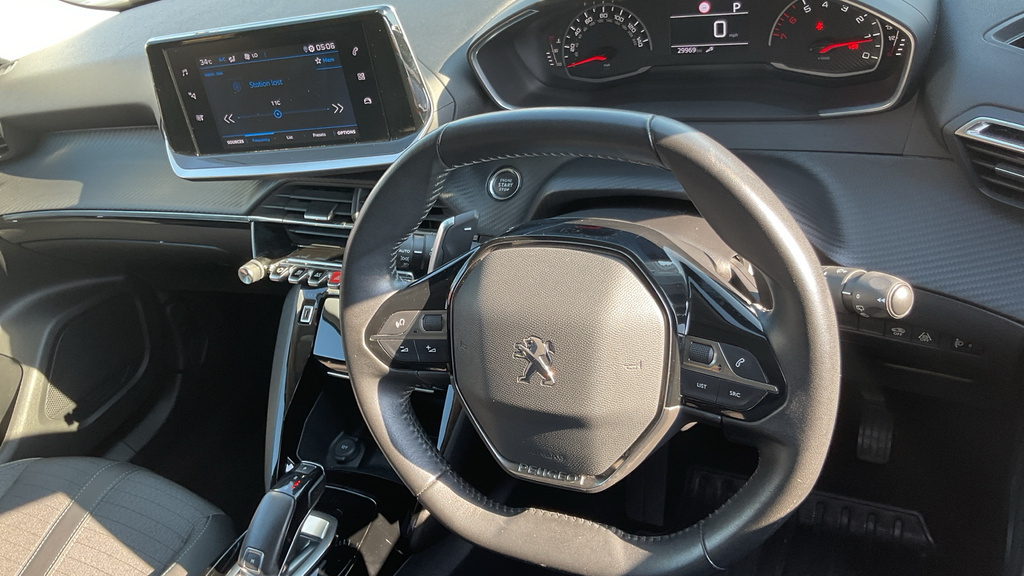 Peugeot 2008 1.2 Puretech Allure Premium Suv Eat Eur #9