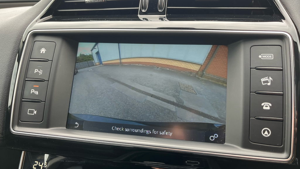 Jaguar XE 2018 2.0I Gpf R-sport Saloon Euro White #28