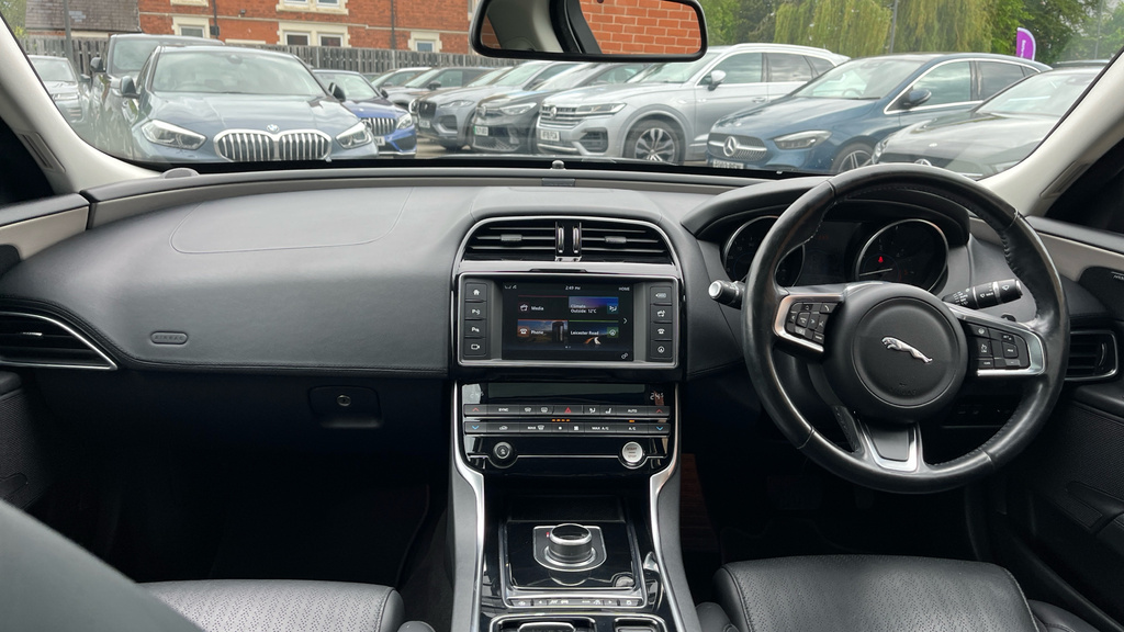 Jaguar XE 2018 2.0I Gpf R-sport Saloon Euro White #11