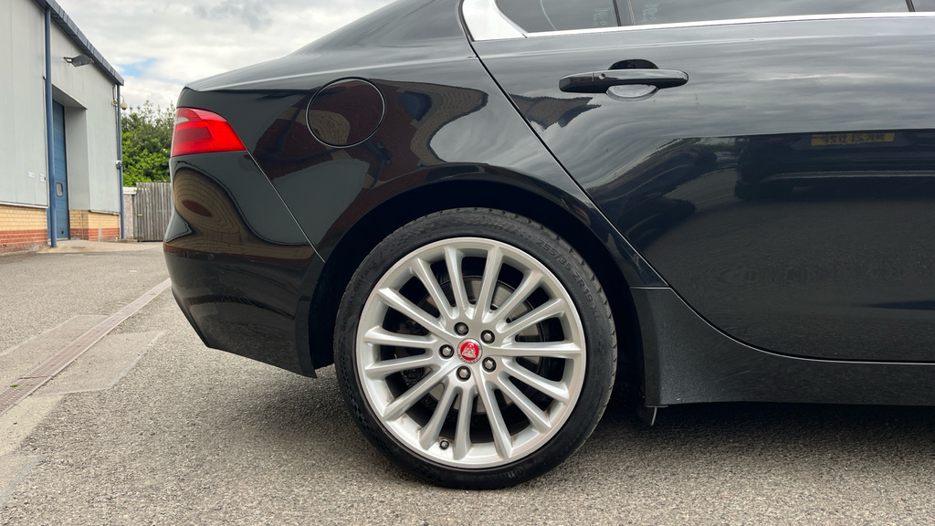 Jaguar XE 2018 2.0I Gpf R-sport Saloon Euro White #17