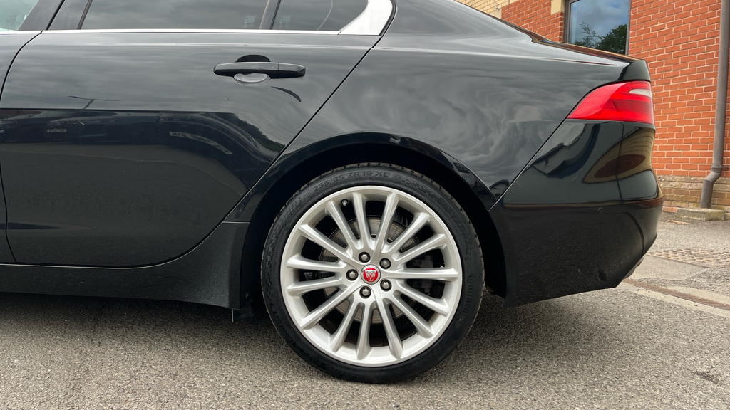 Jaguar XE 2018 2.0I Gpf R-sport Saloon Euro White #20