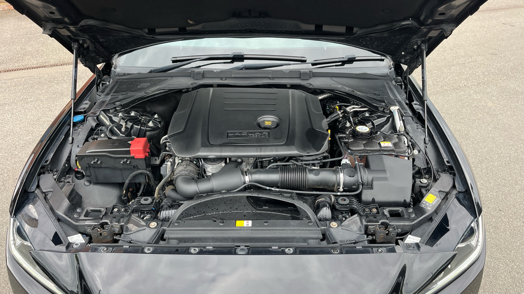 Jaguar XE 2018 2.0I Gpf R-sport Saloon Euro White #16
