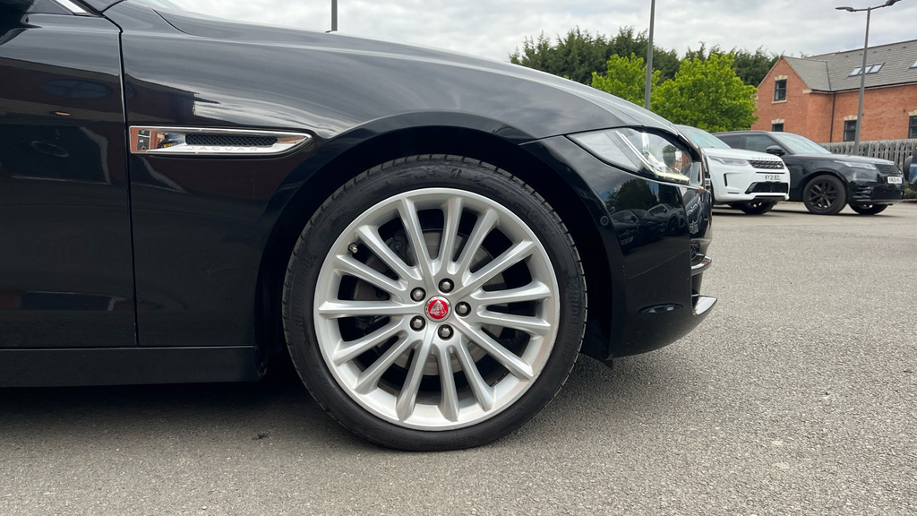 Jaguar XE 2018 2.0I Gpf R-sport Saloon Euro White #18