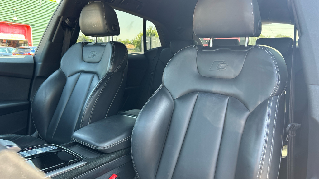 Audi Q8  Black #26