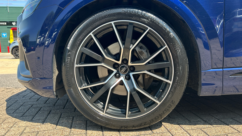 Audi Q8  Black #21