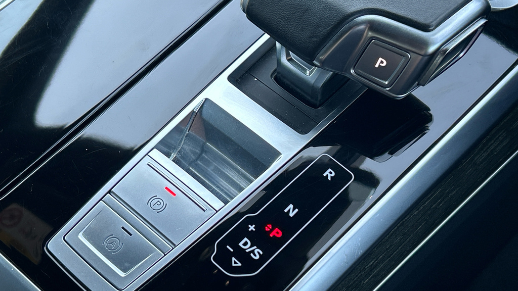 Audi Q8  Black #31