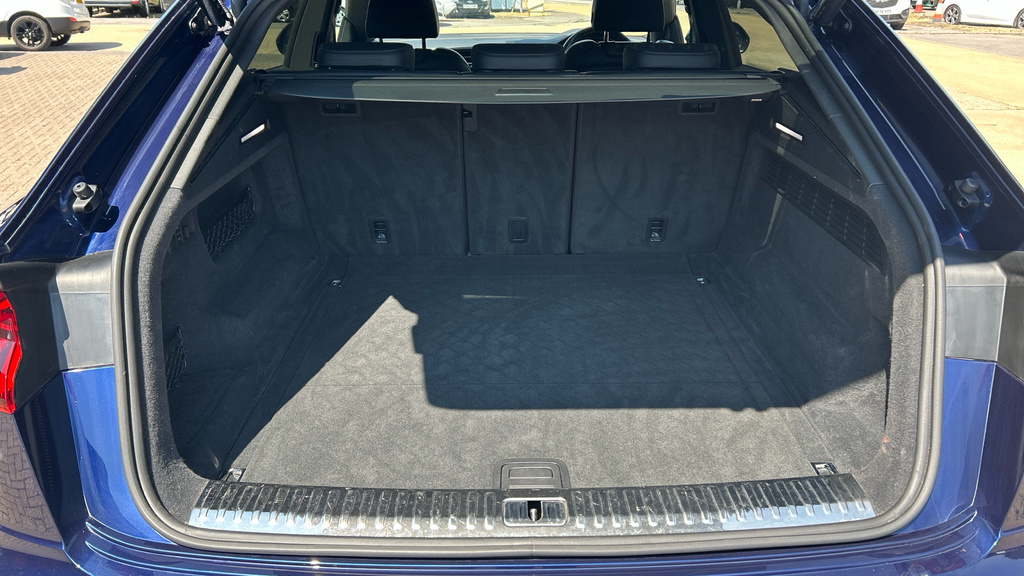 Audi Q8  Black #18