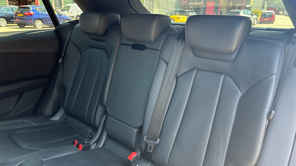 Audi Q8  Black #17
