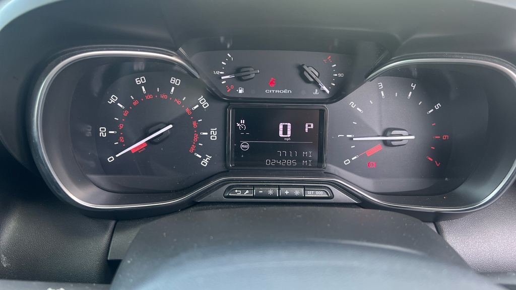 Citroen C3 Aircross 1.2 Puretech Flair Aircross Red #13