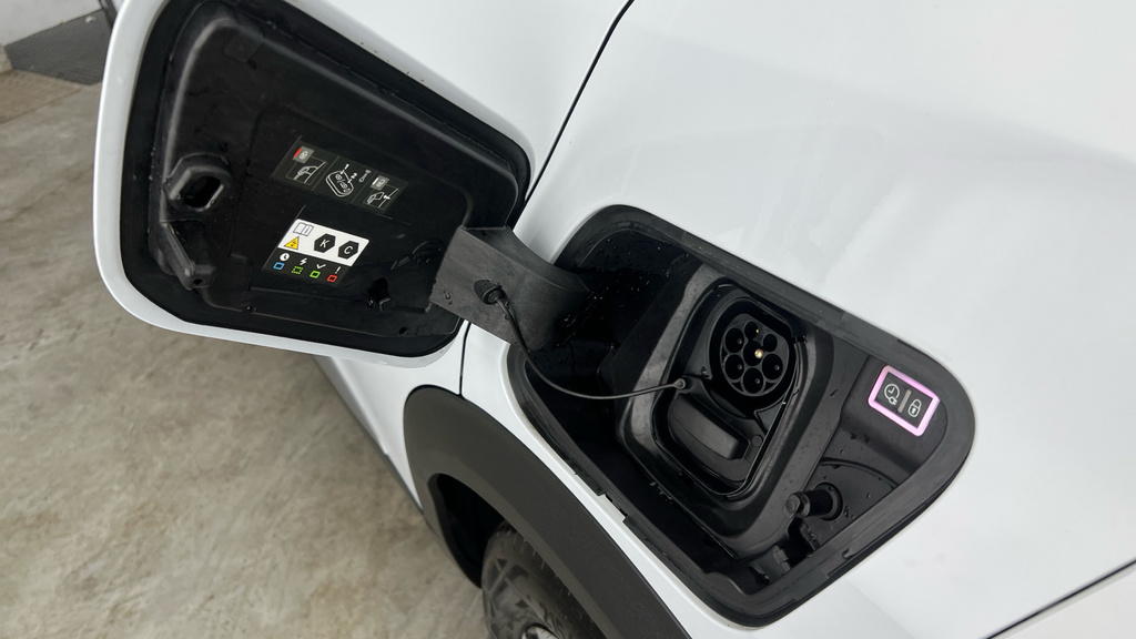 Peugeot e-2008 50Kwh Gt Suv 7Kw Charger 136 #26