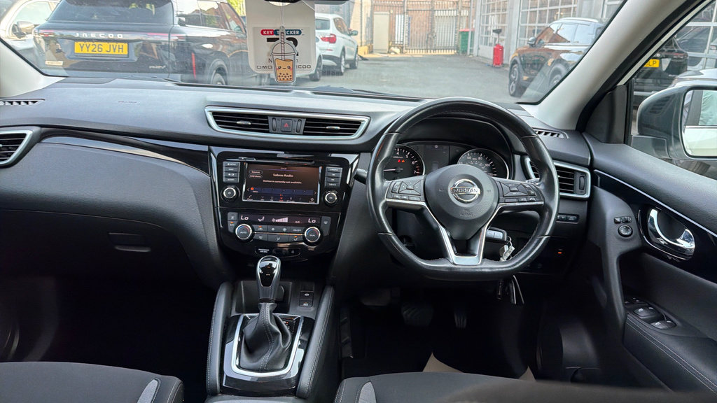 Nissan Qashqai 1.3 Dig-t 140Ps N-connecta Pan Roof Red #11