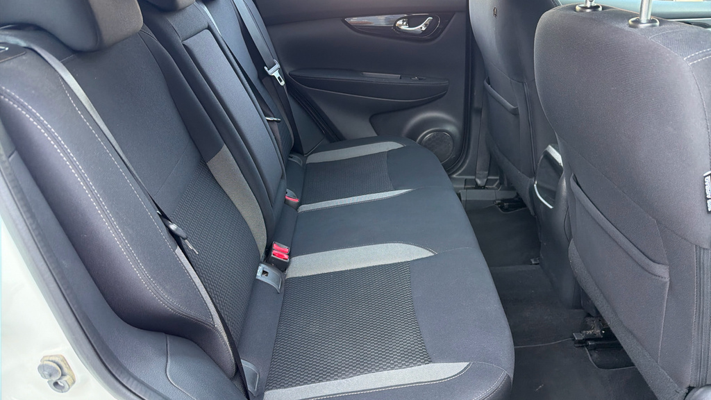 Nissan Qashqai 1.3 Dig-t 140Ps N-connecta Pan Roof Red #14