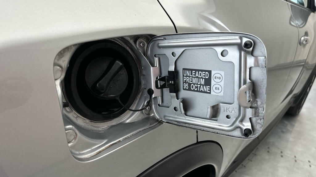 Nissan Juke Hatchback White #25