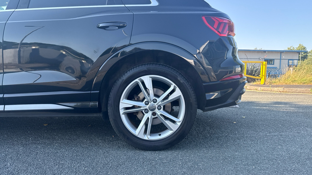 Audi Q3 2L S Line White #18